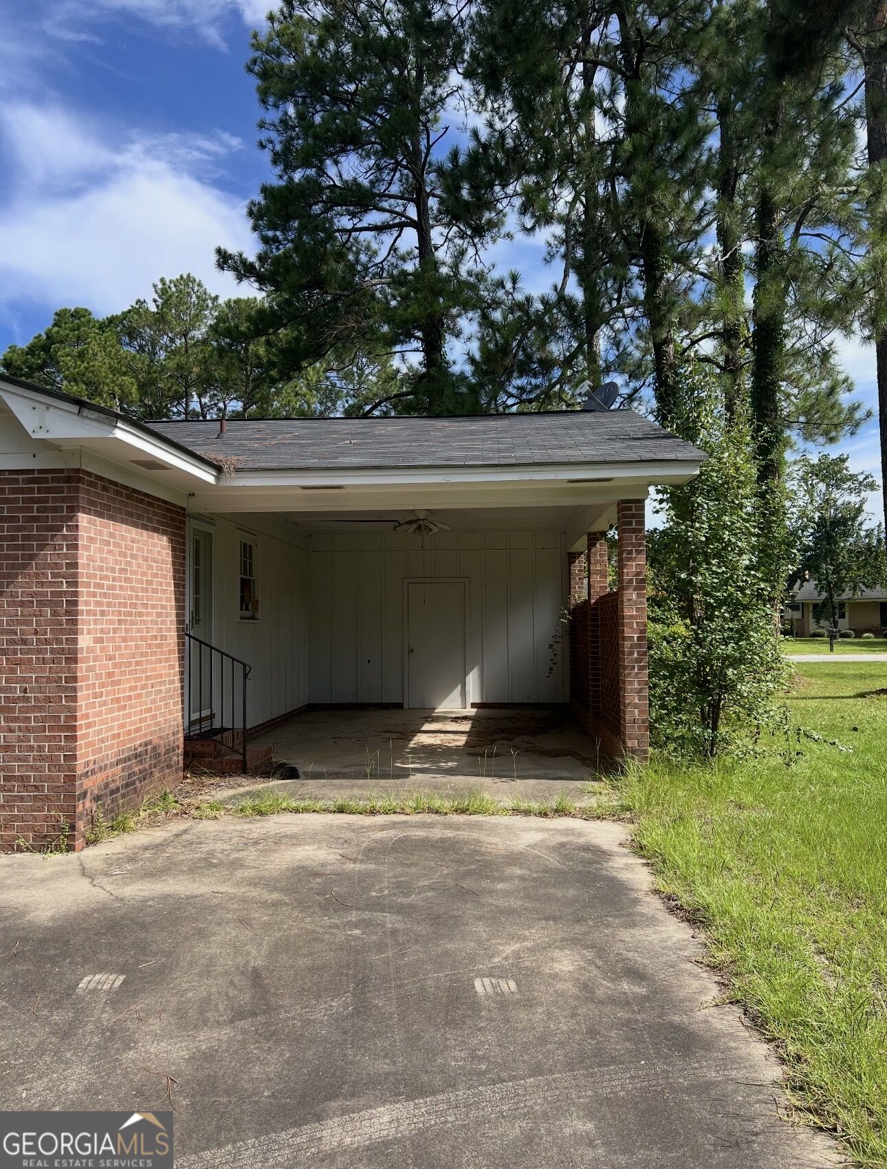 1004 E 6th Avenue Property Photo 3
