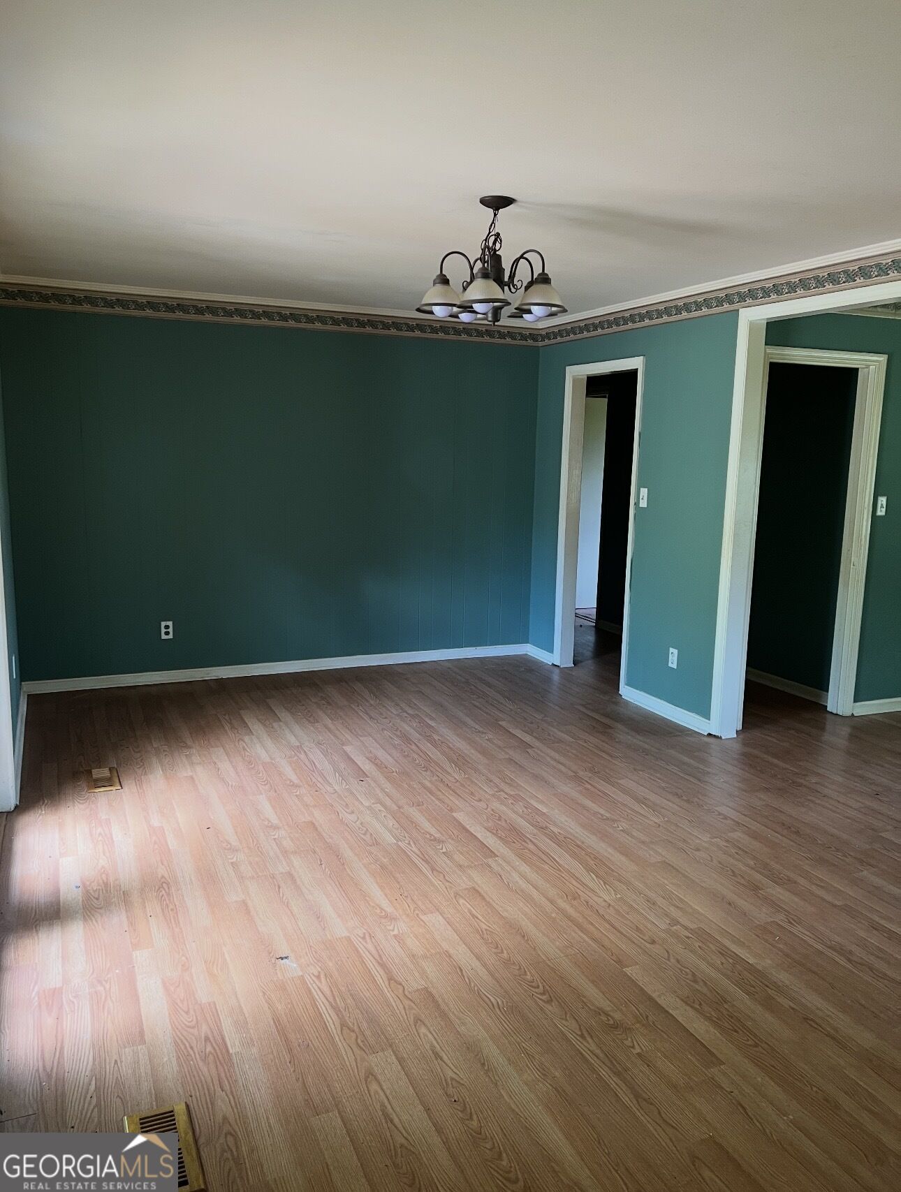 1004 E 6th Avenue Property Photo 4