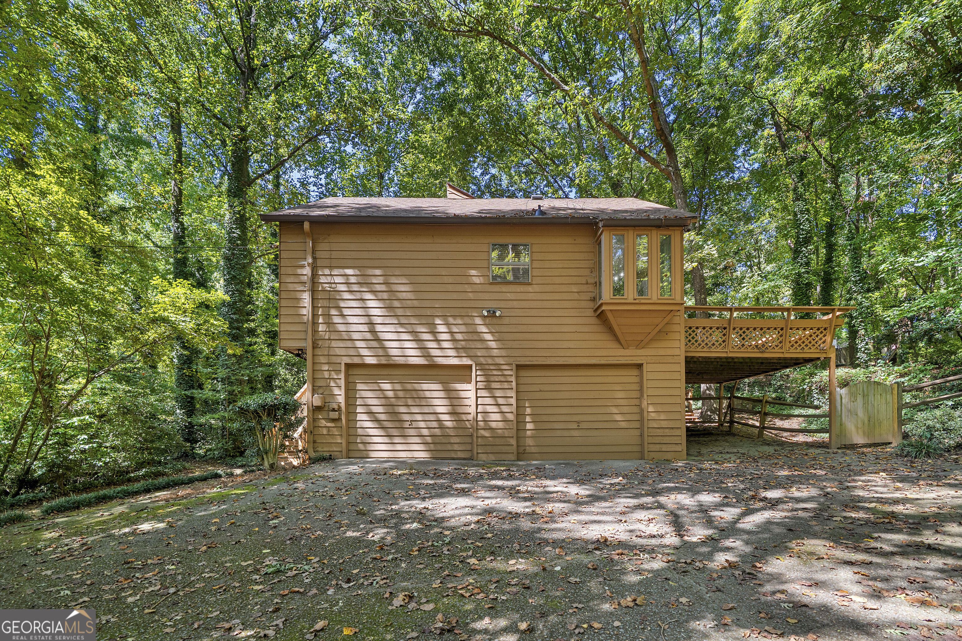 3390 Woodrun Trail Property Photo 2