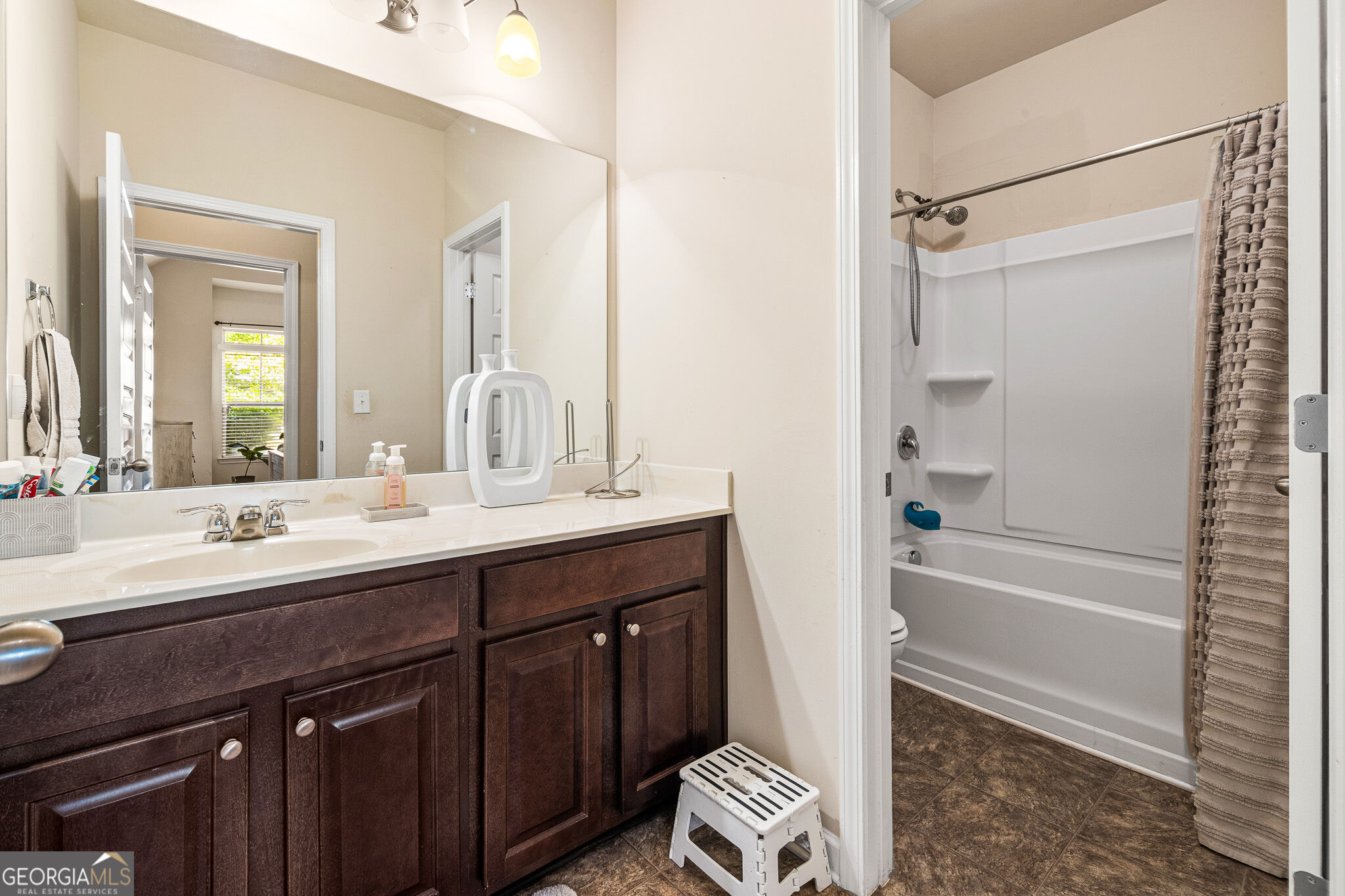 2208 Medlock Lane Property Photo 14