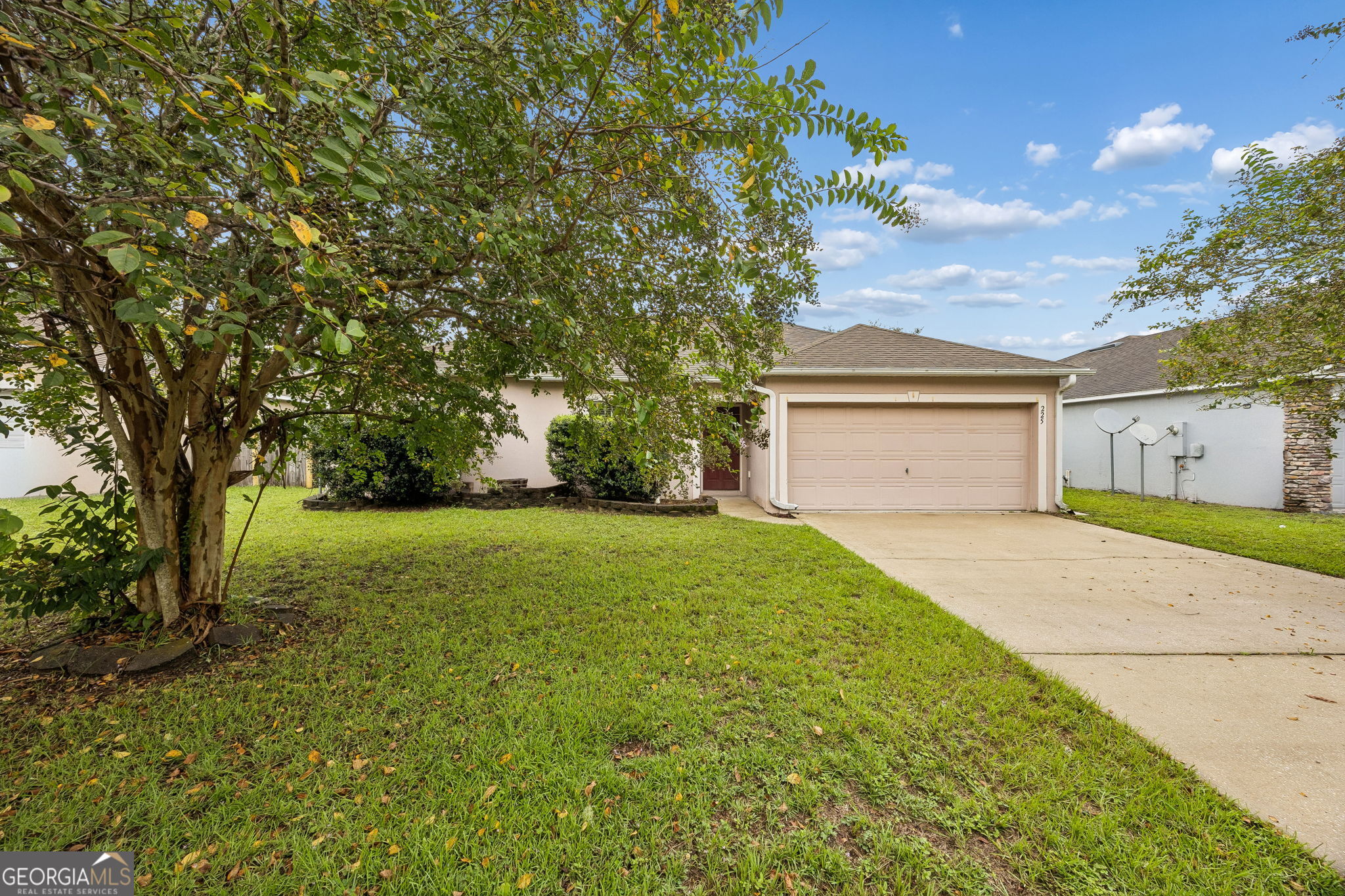 225 Pine Bluff Drive Property Photo 4