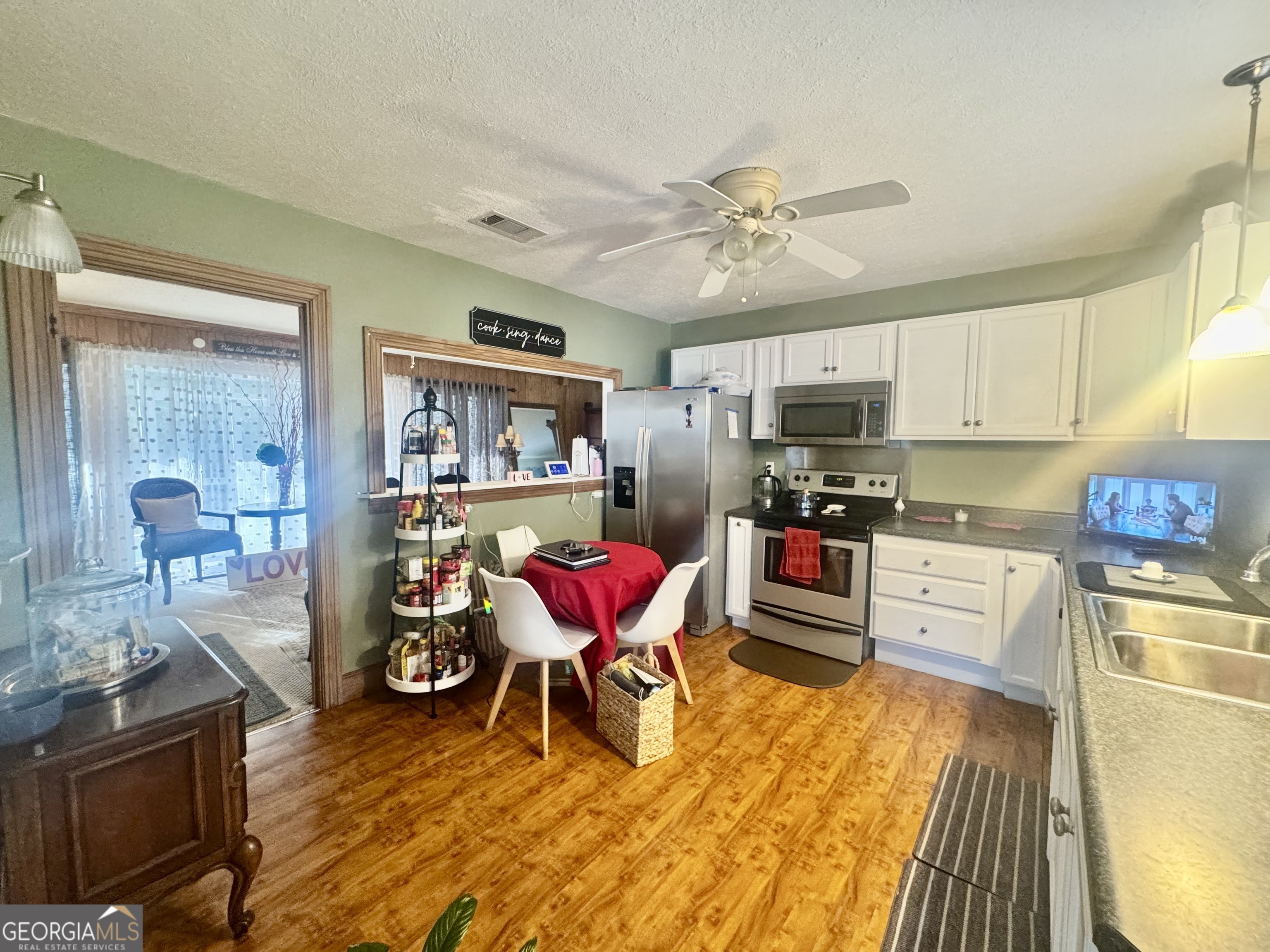 914 Adderton Street Property Photo 20