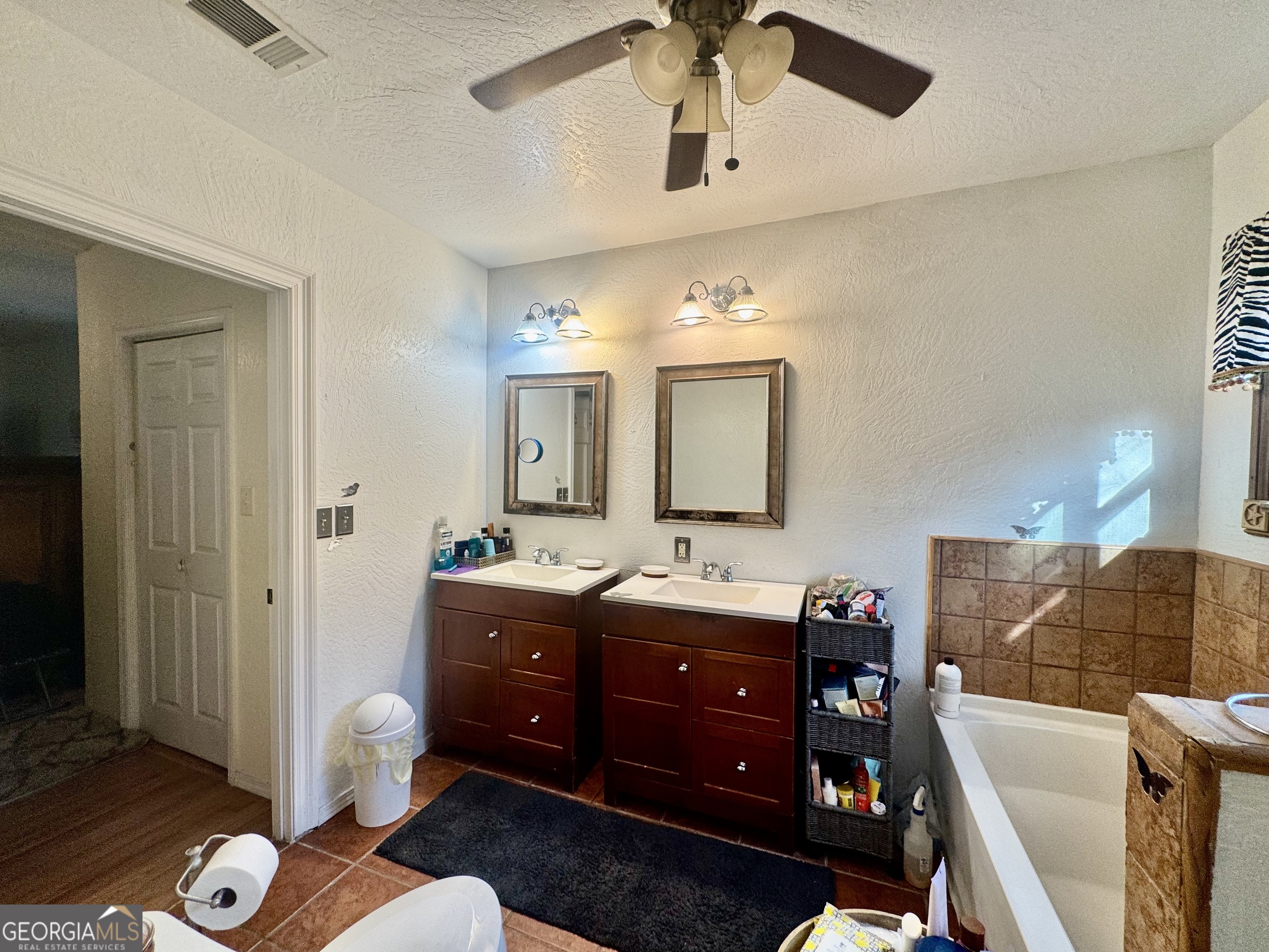 914 Adderton Street Property Photo 32