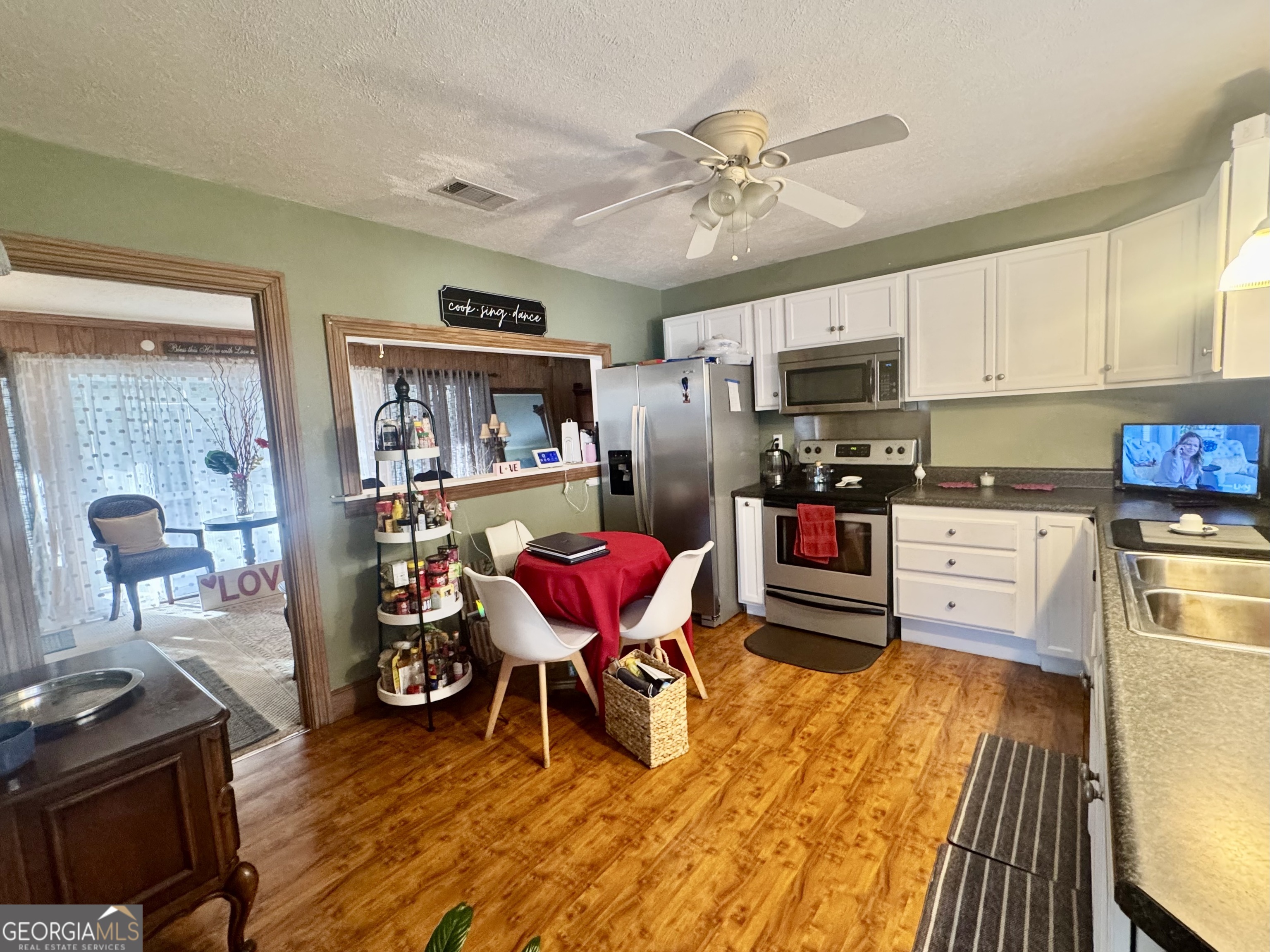 914 Adderton Street Property Photo 34