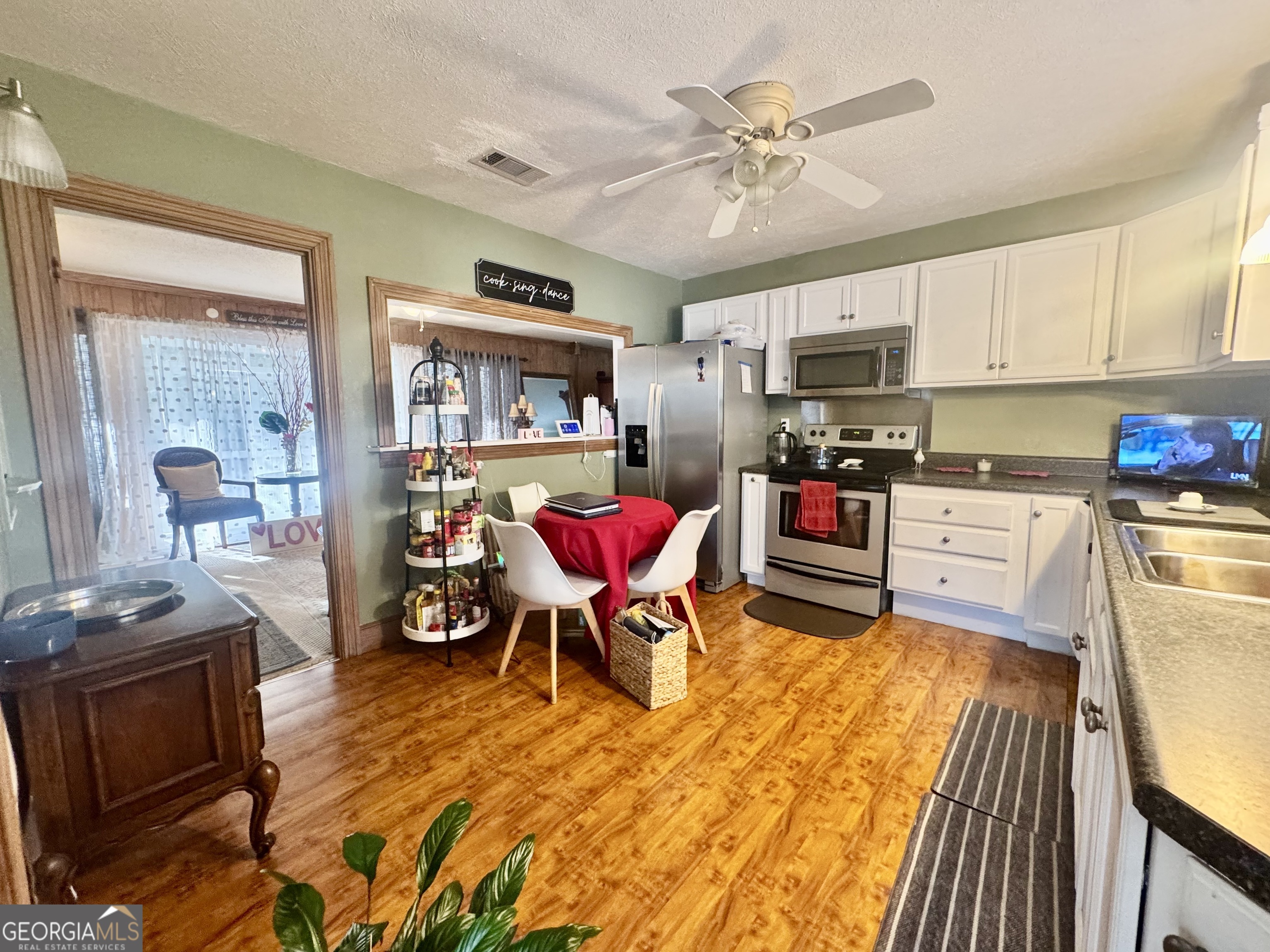 914 Adderton Street Property Photo 35