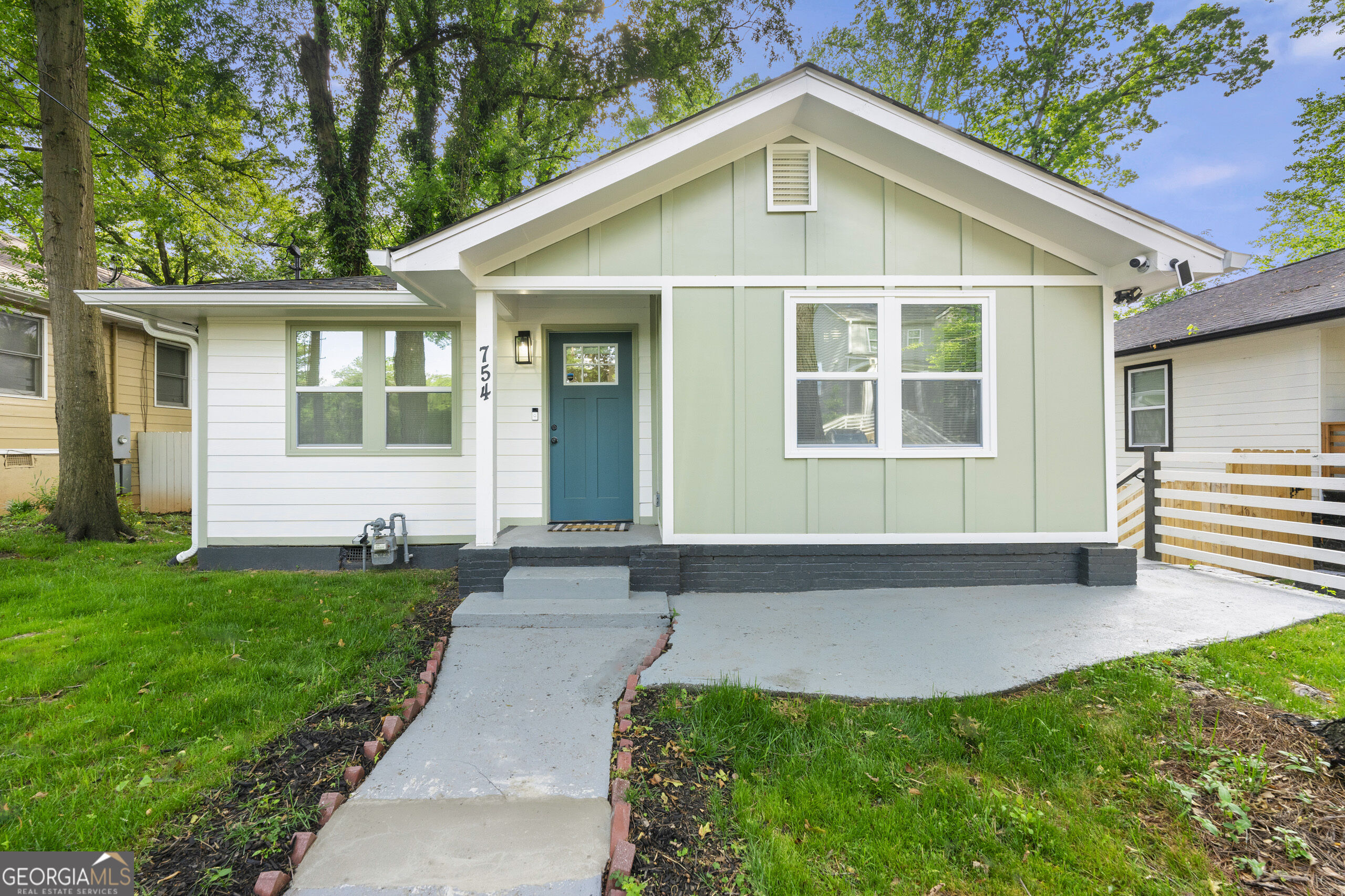 754 S Grand Avenue Nw Property Photo 1