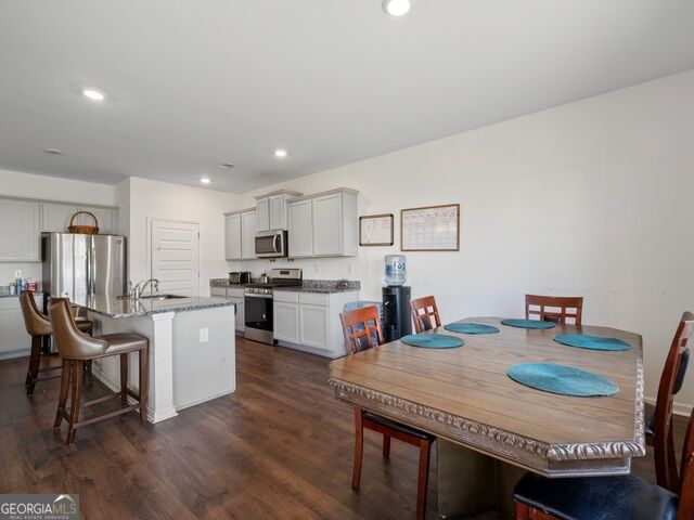 647 Graham Campbell Lane Property Photo 8