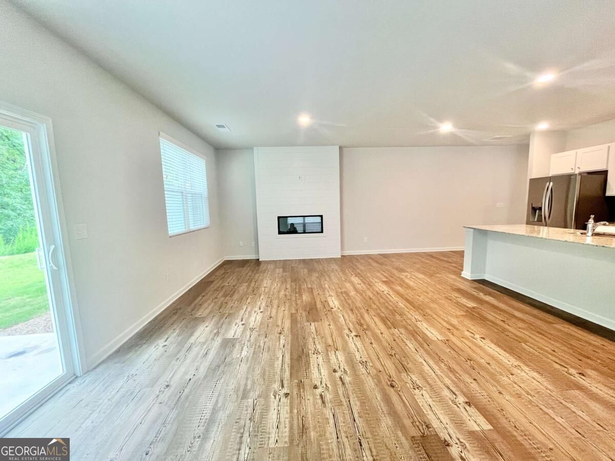 5129 Sidney Square Property Photo 3