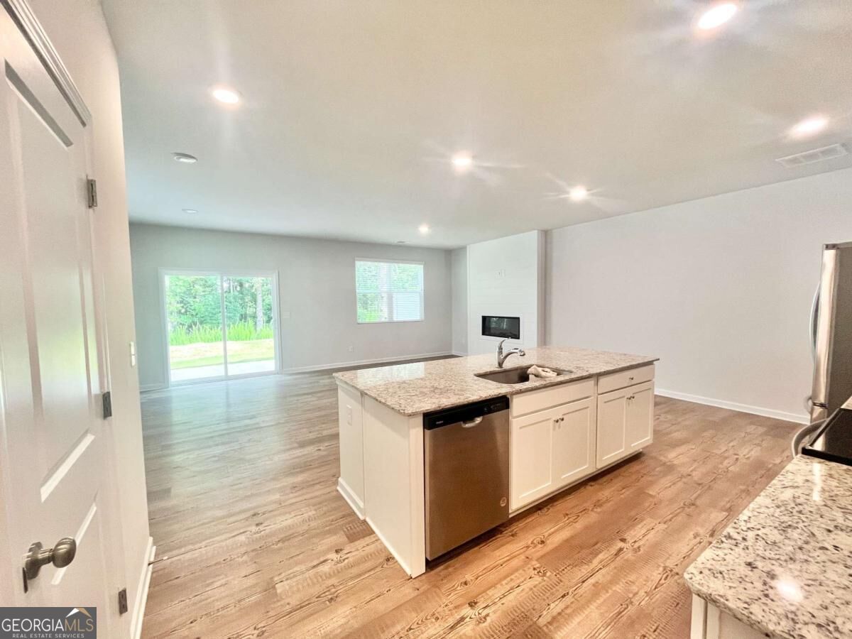5129 Sidney Square Property Photo 6
