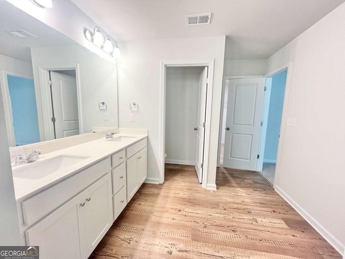 5129 Sidney Square Property Photo 14