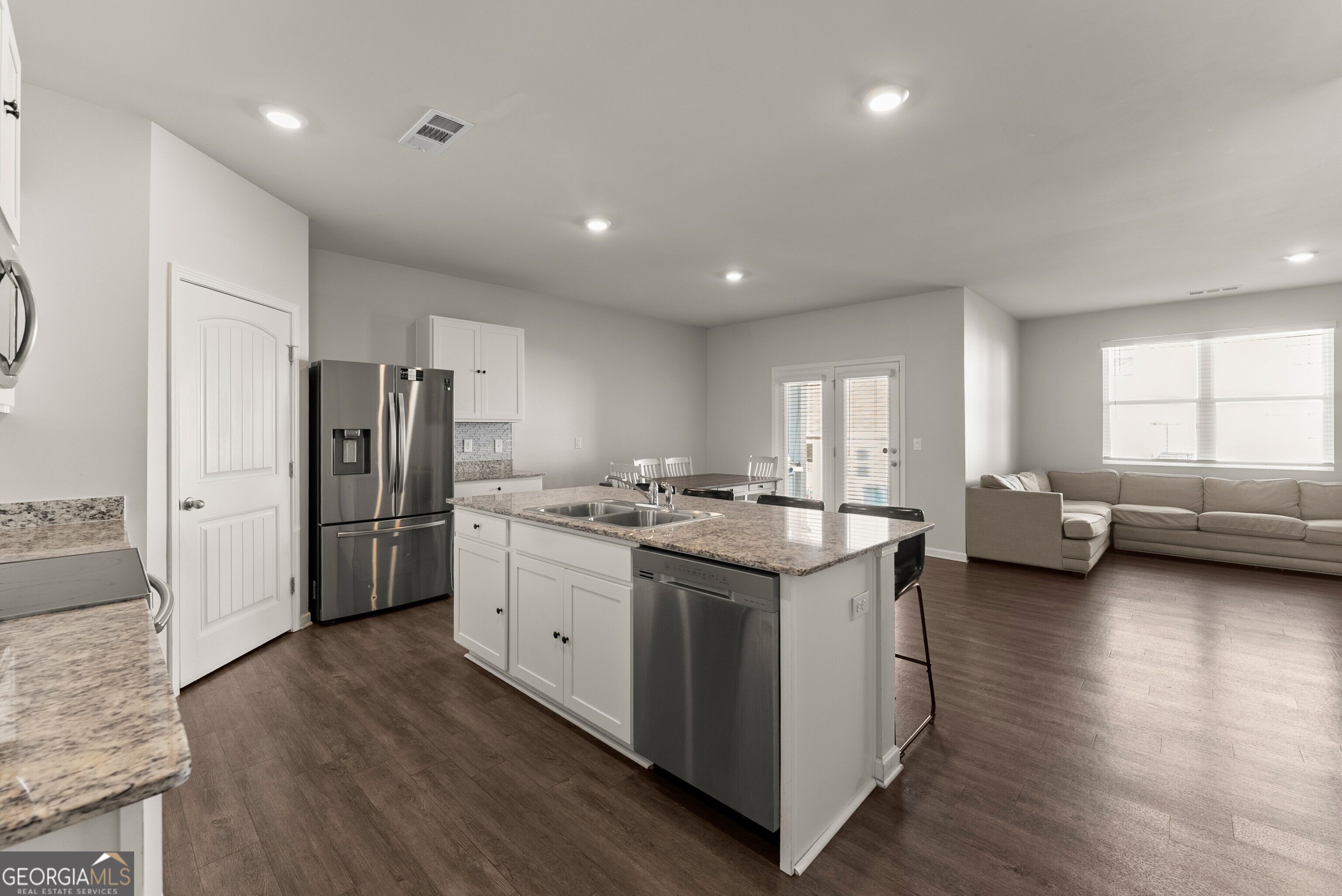 152 Starbuck Parkway Property Photo 4