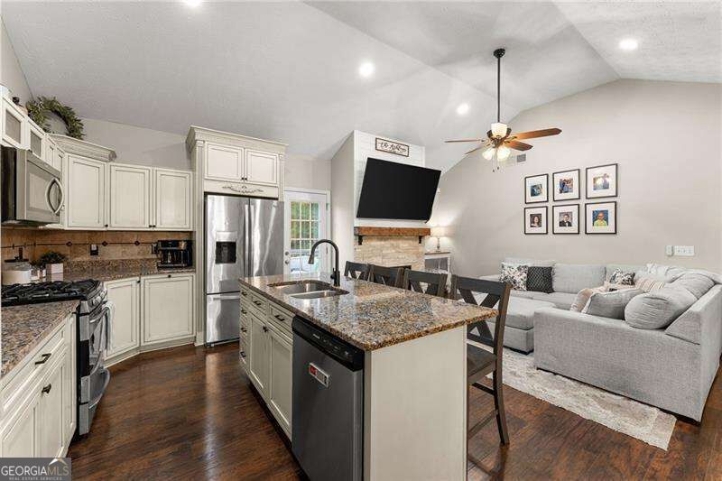 378 Baugh Street Property Photo 8