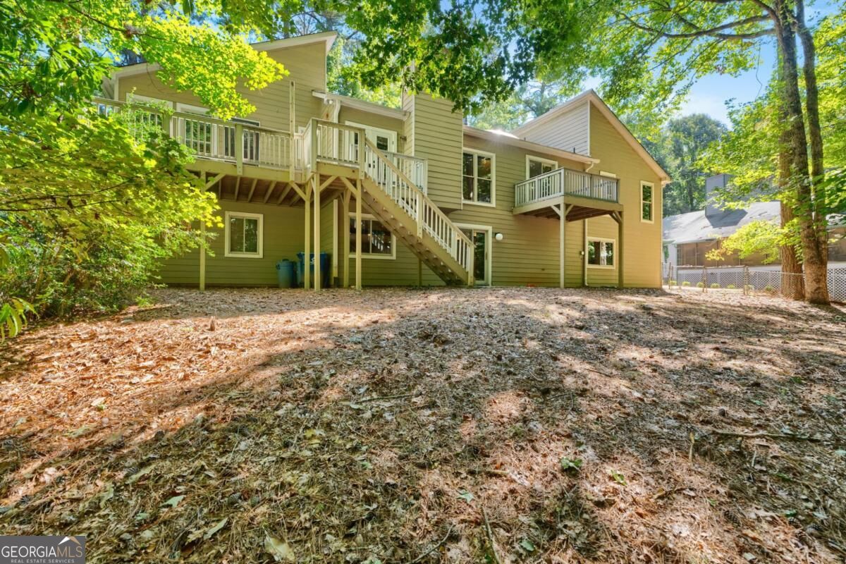 4004 Woodridge Court Property Photo 3
