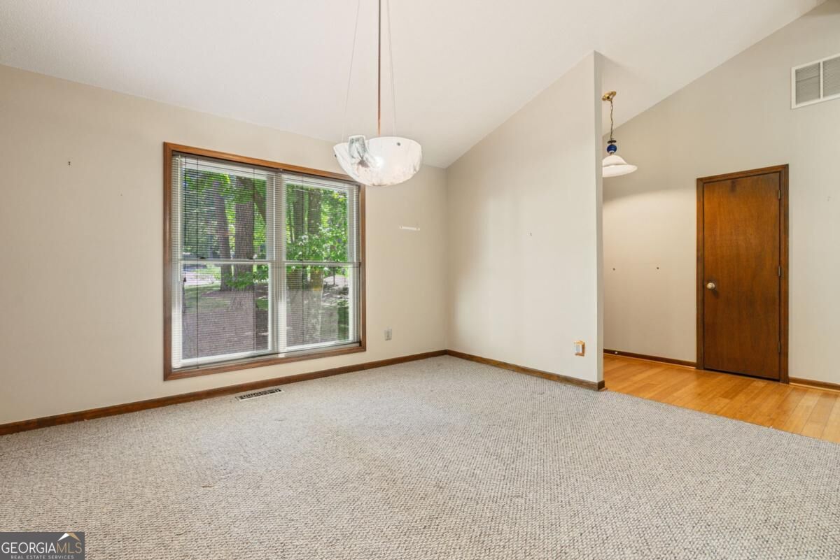 4004 Woodridge Court Property Photo 8
