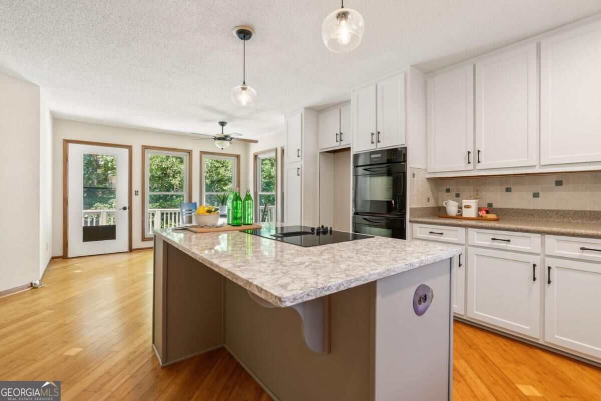 4004 Woodridge Court Property Photo 11