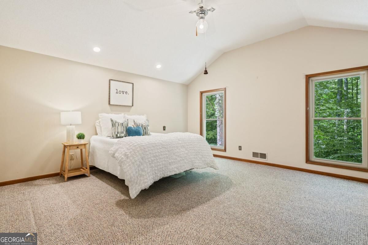4004 Woodridge Court Property Photo 13