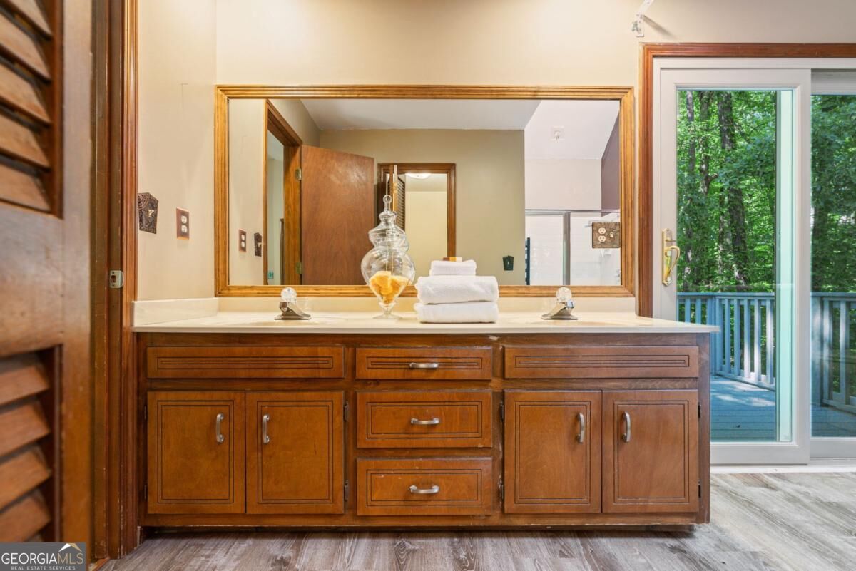 4004 Woodridge Court Property Photo 15