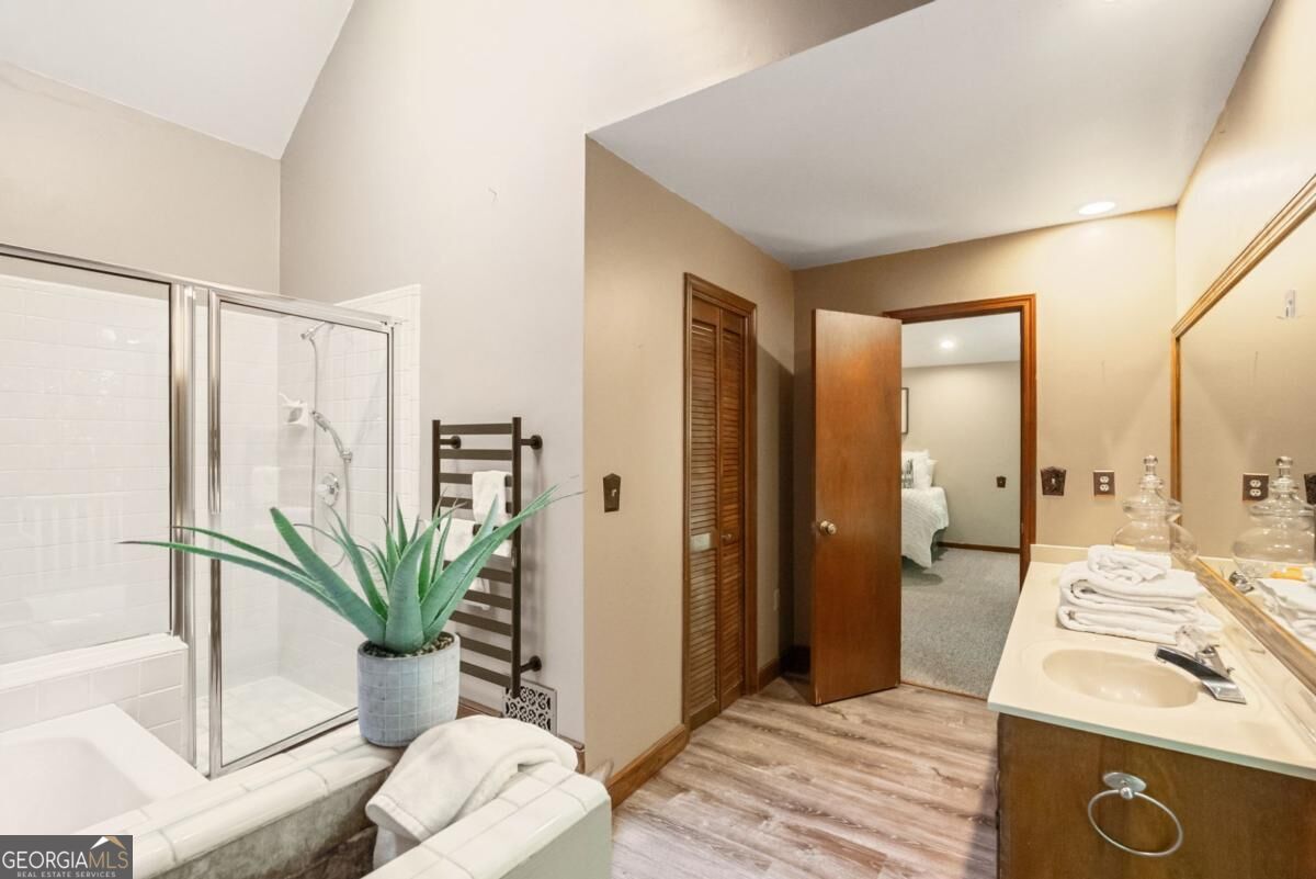 4004 Woodridge Court Property Photo 17