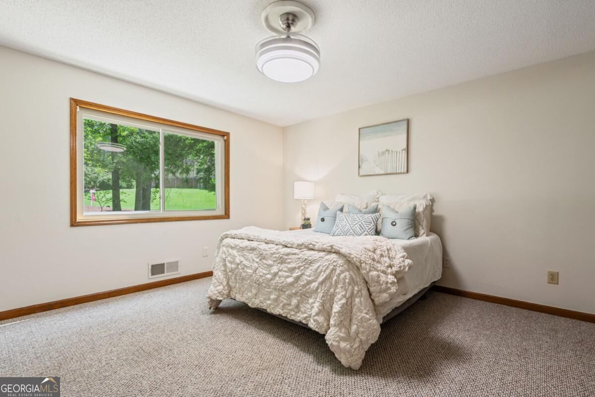 4004 Woodridge Court Property Photo 18