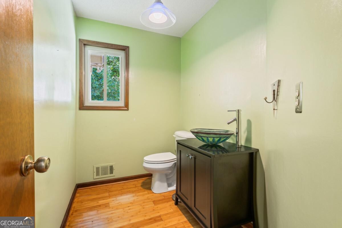4004 Woodridge Court Property Photo 21