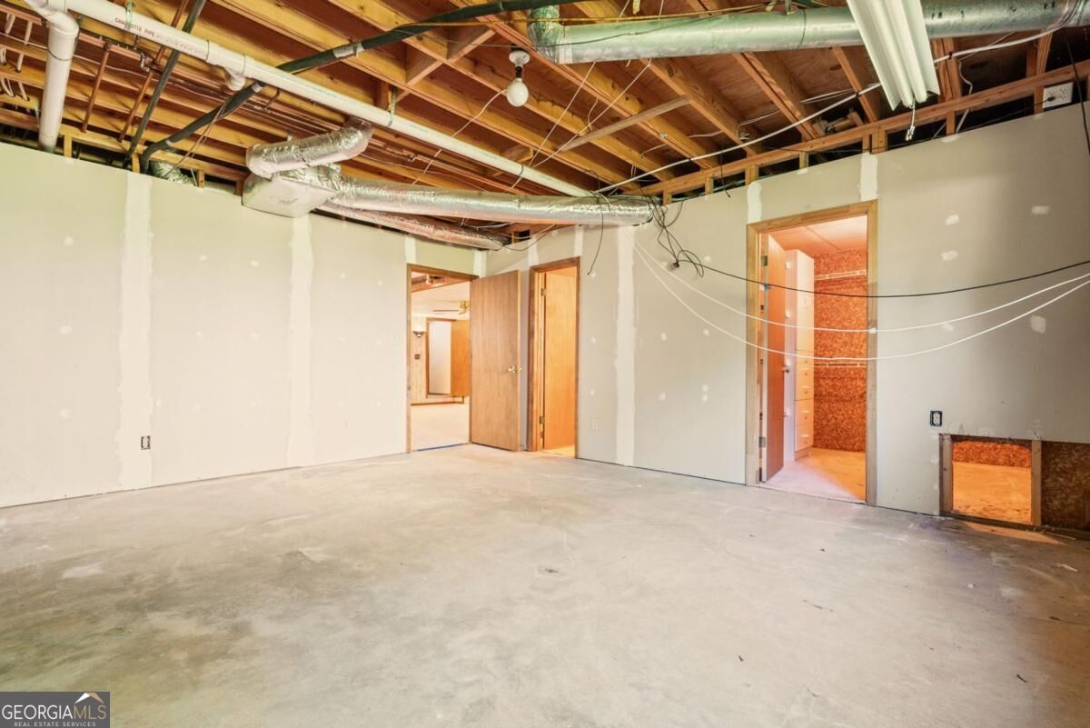 4004 Woodridge Court Property Photo 23