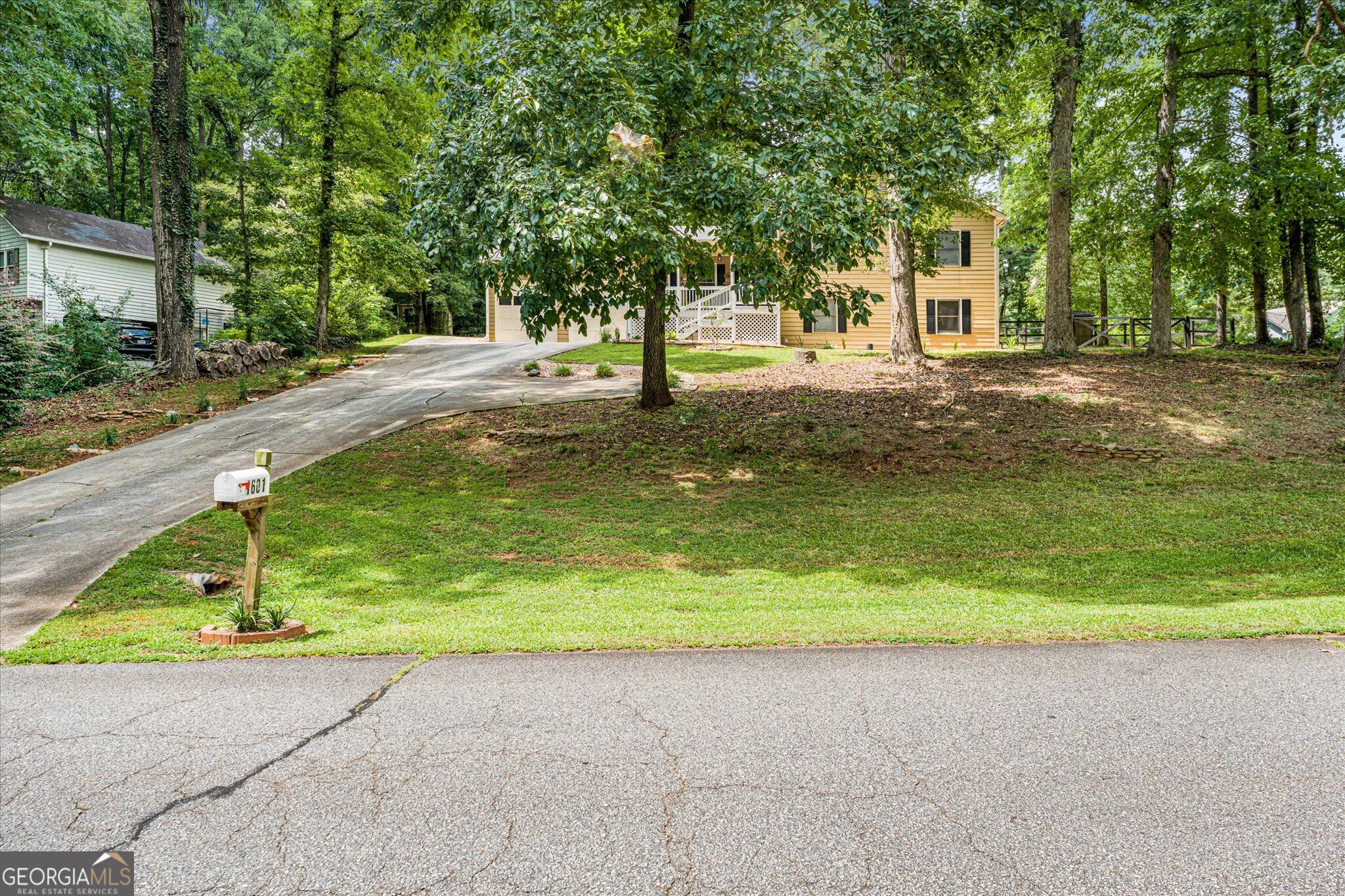 1601 River Glen Road Property Photo 2