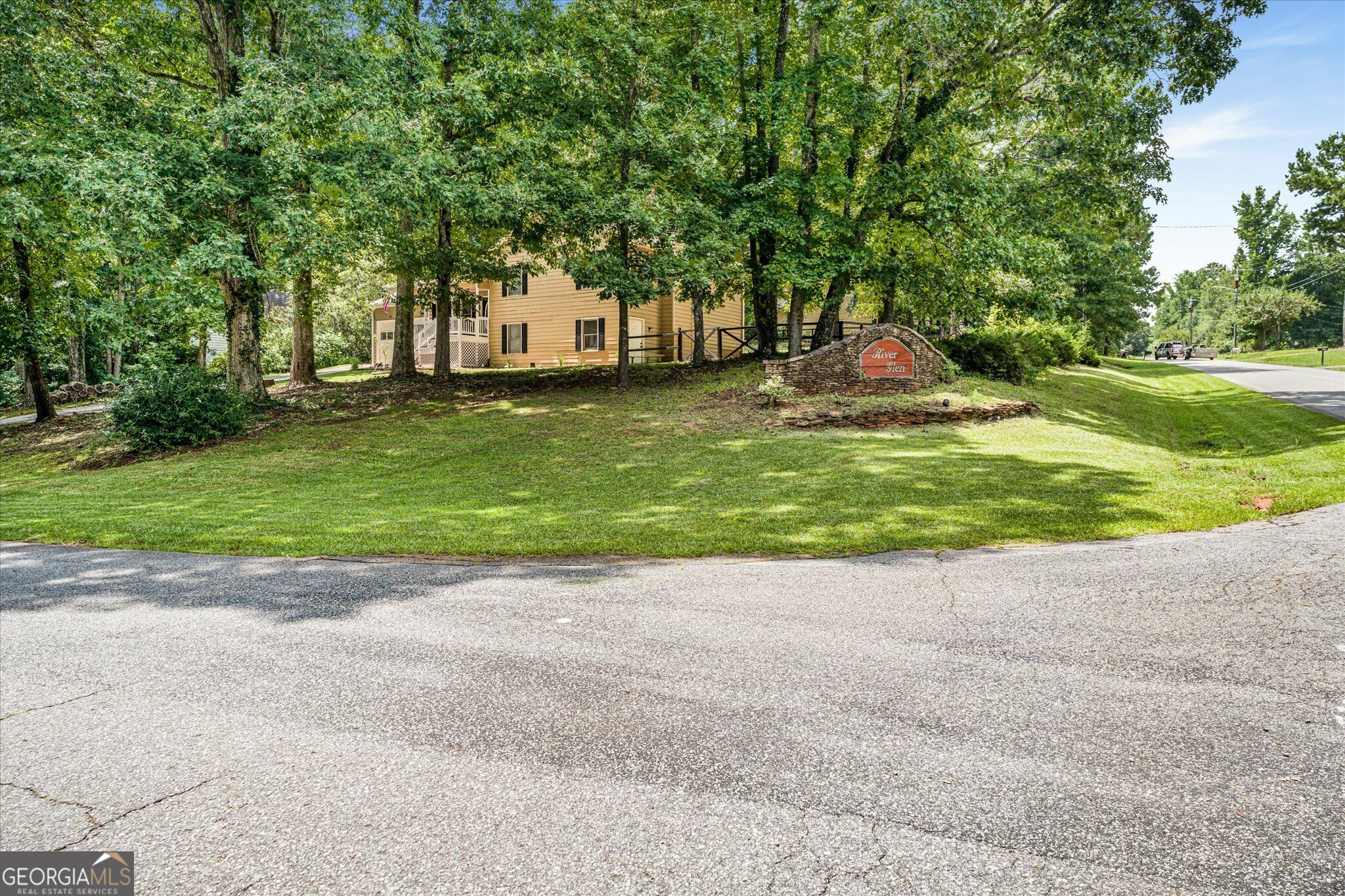 1601 River Glen Road Property Photo 4