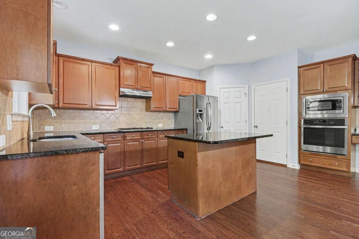4325 Cardiff Way Property Photo 12