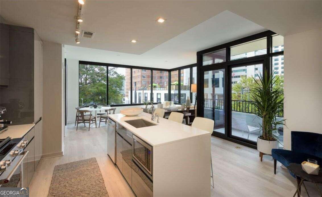 693 Peachtree Street Ne # 14b Property Photo 3