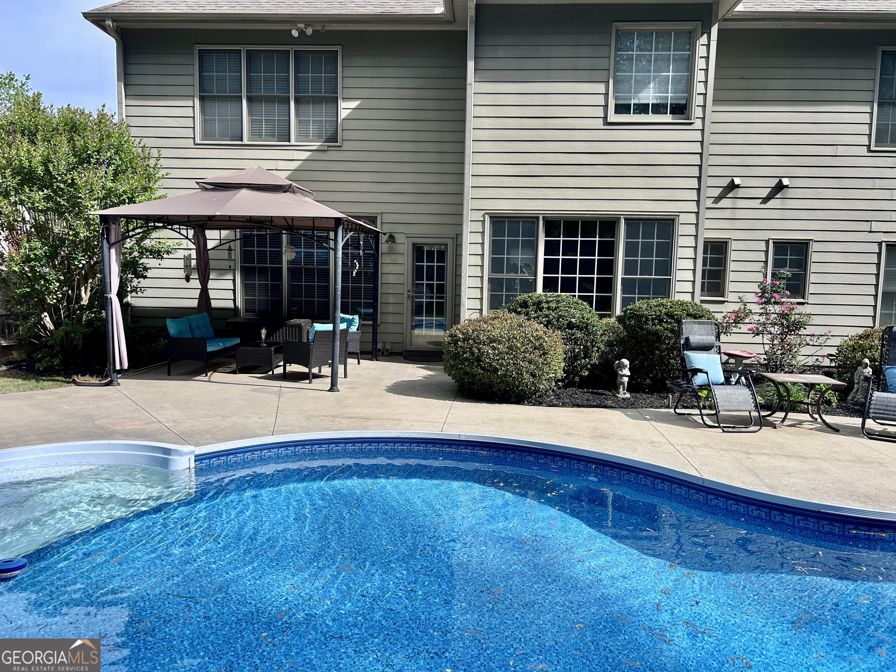 7 Briar Grove Property Photo 3