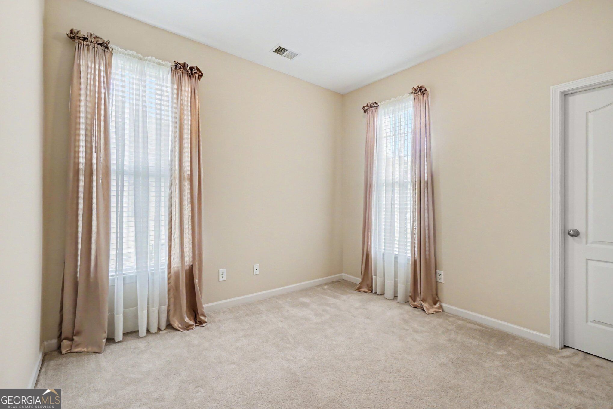 1935 Heritage Green Drive Property Photo 18