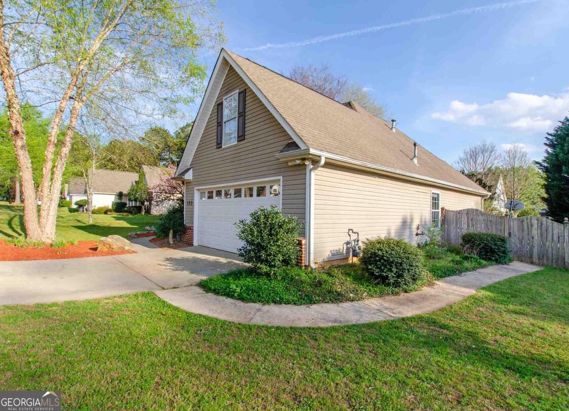 153 Kingsbrook Circle Property Photo 3