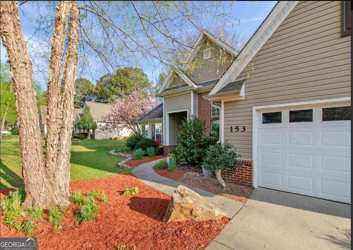 153 Kingsbrook Circle Property Photo 4