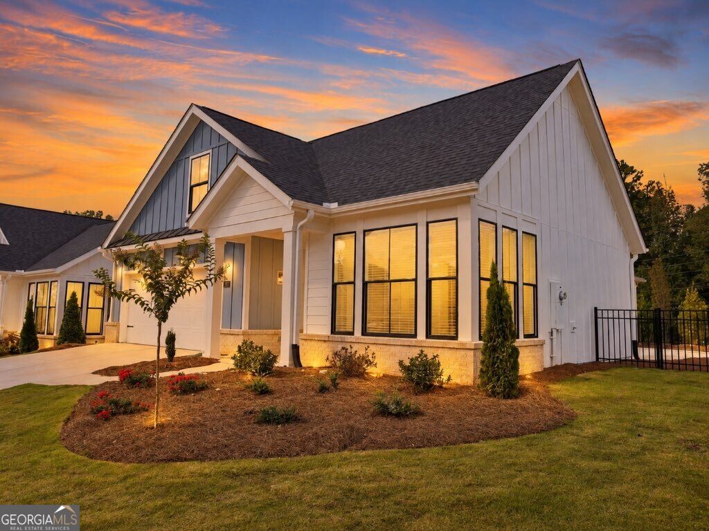 200 Persimmon Drive Property Photo 1