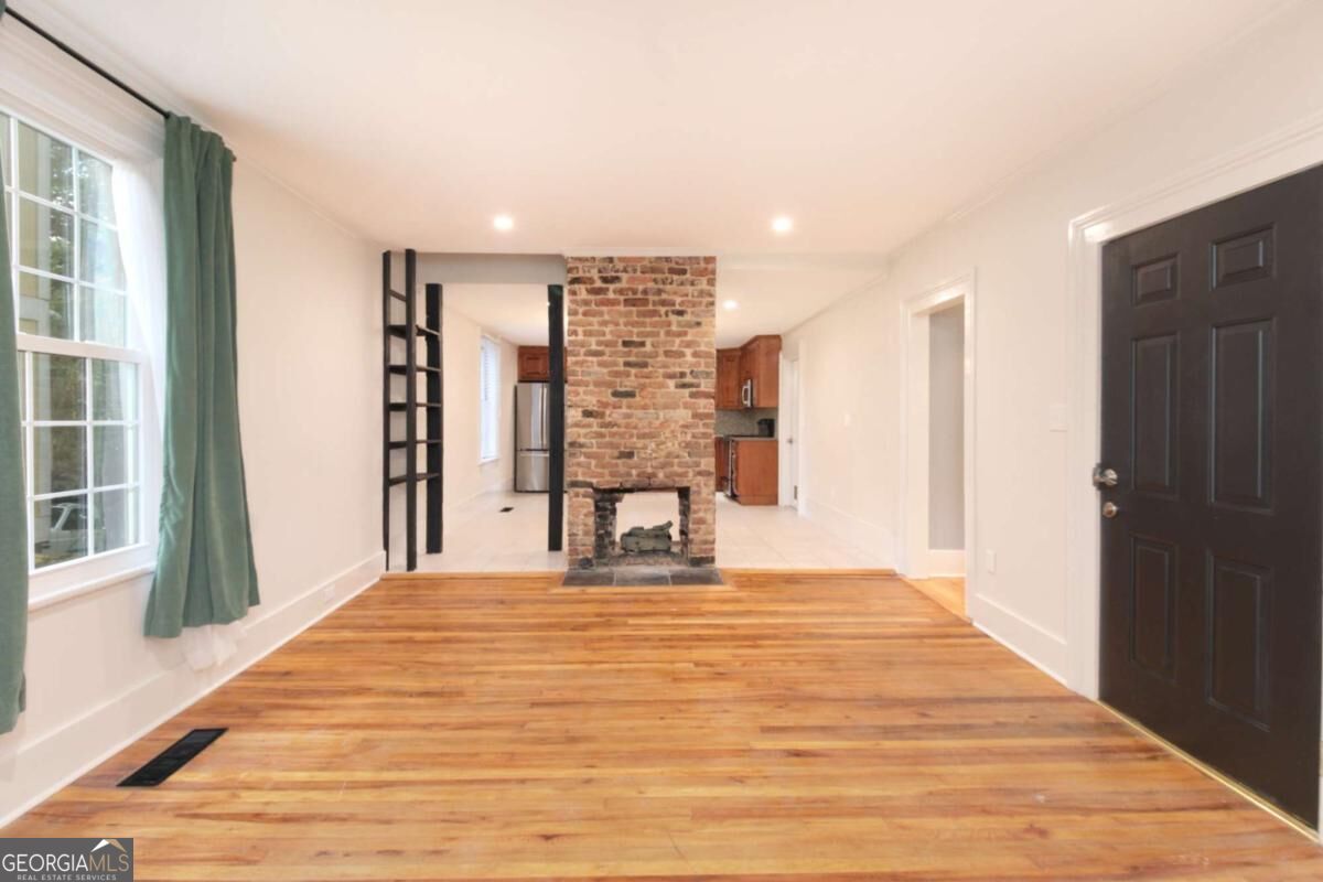 546 Pulaski Street Property Photo 4