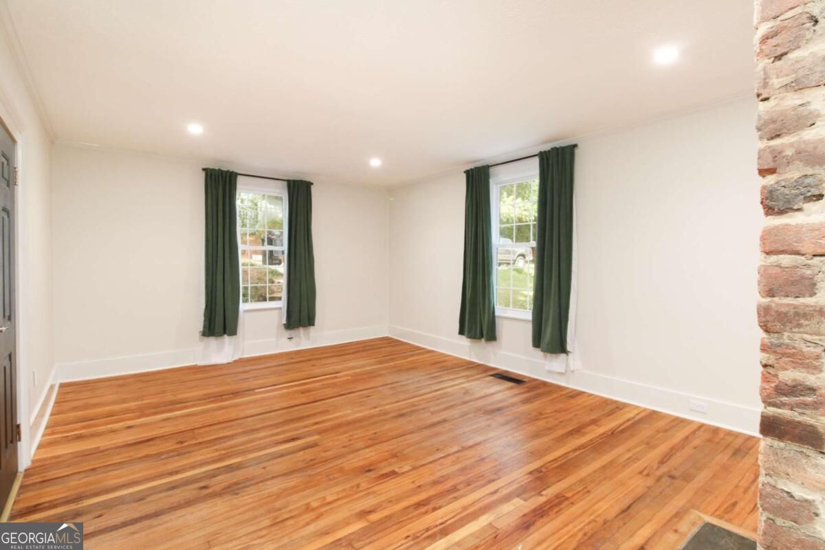 546 Pulaski Street Property Photo 7