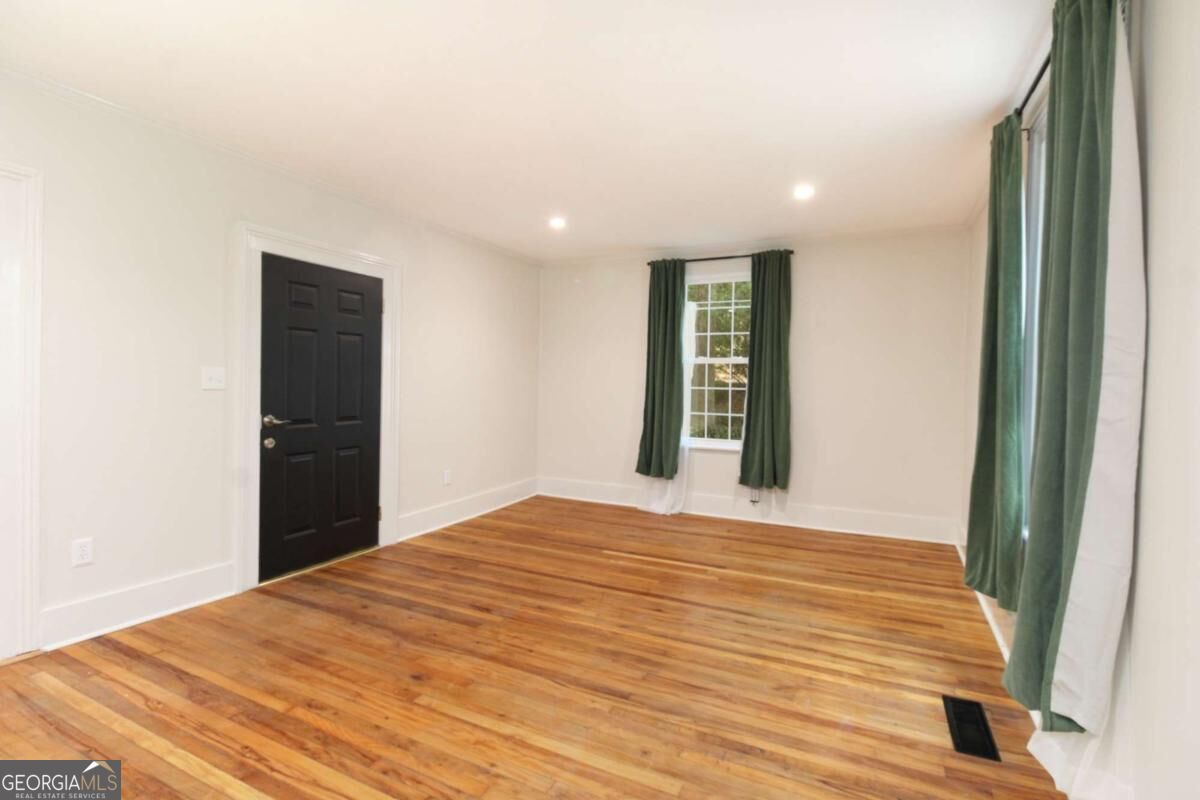 546 Pulaski Street Property Photo 8