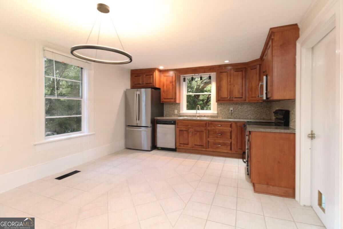 546 Pulaski Street Property Photo 10
