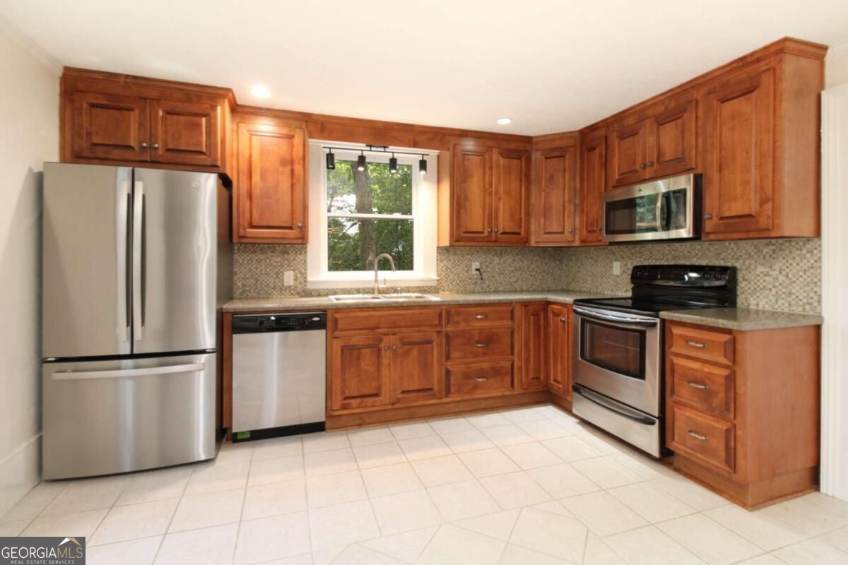 546 Pulaski Street Property Photo 11