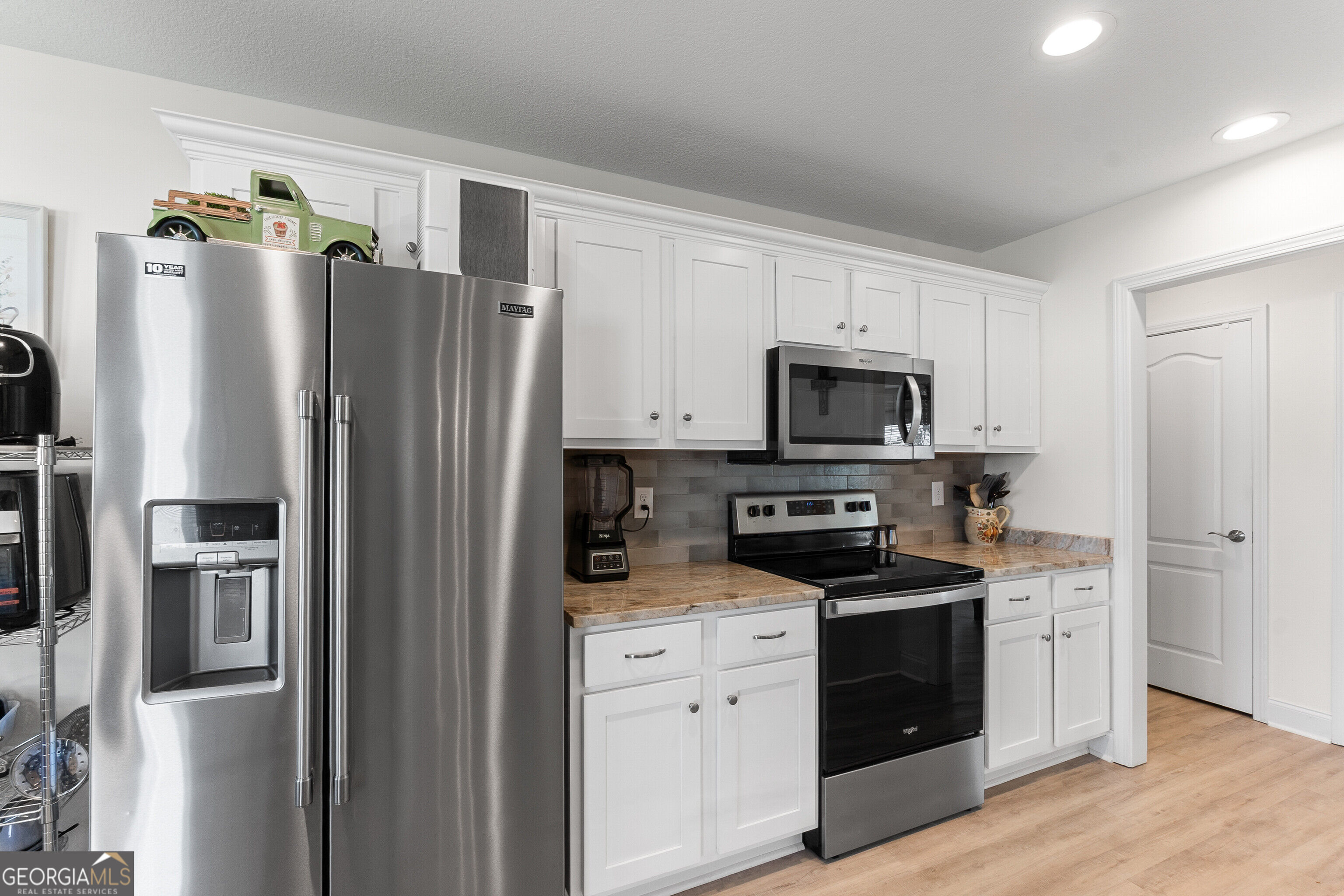 425 Lamplight Drive Property Photo 10
