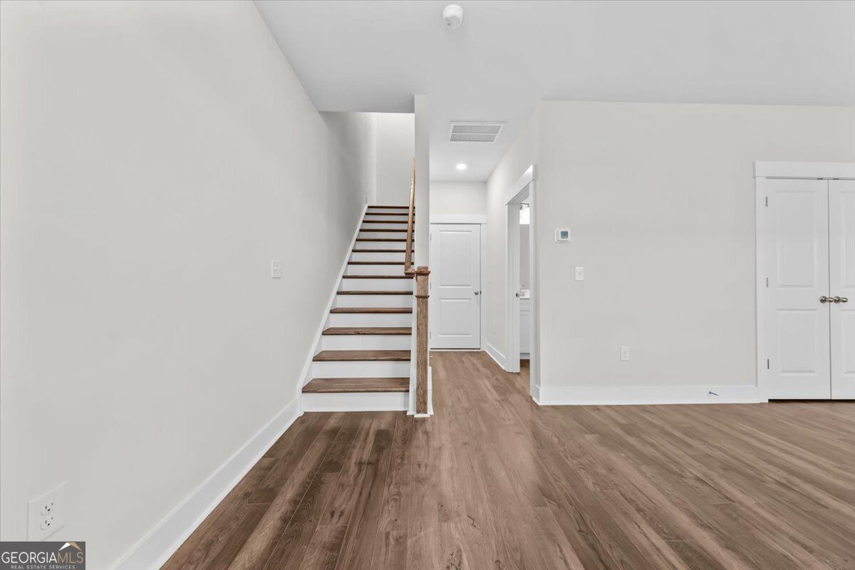 503 Headwater Court Property Photo 4