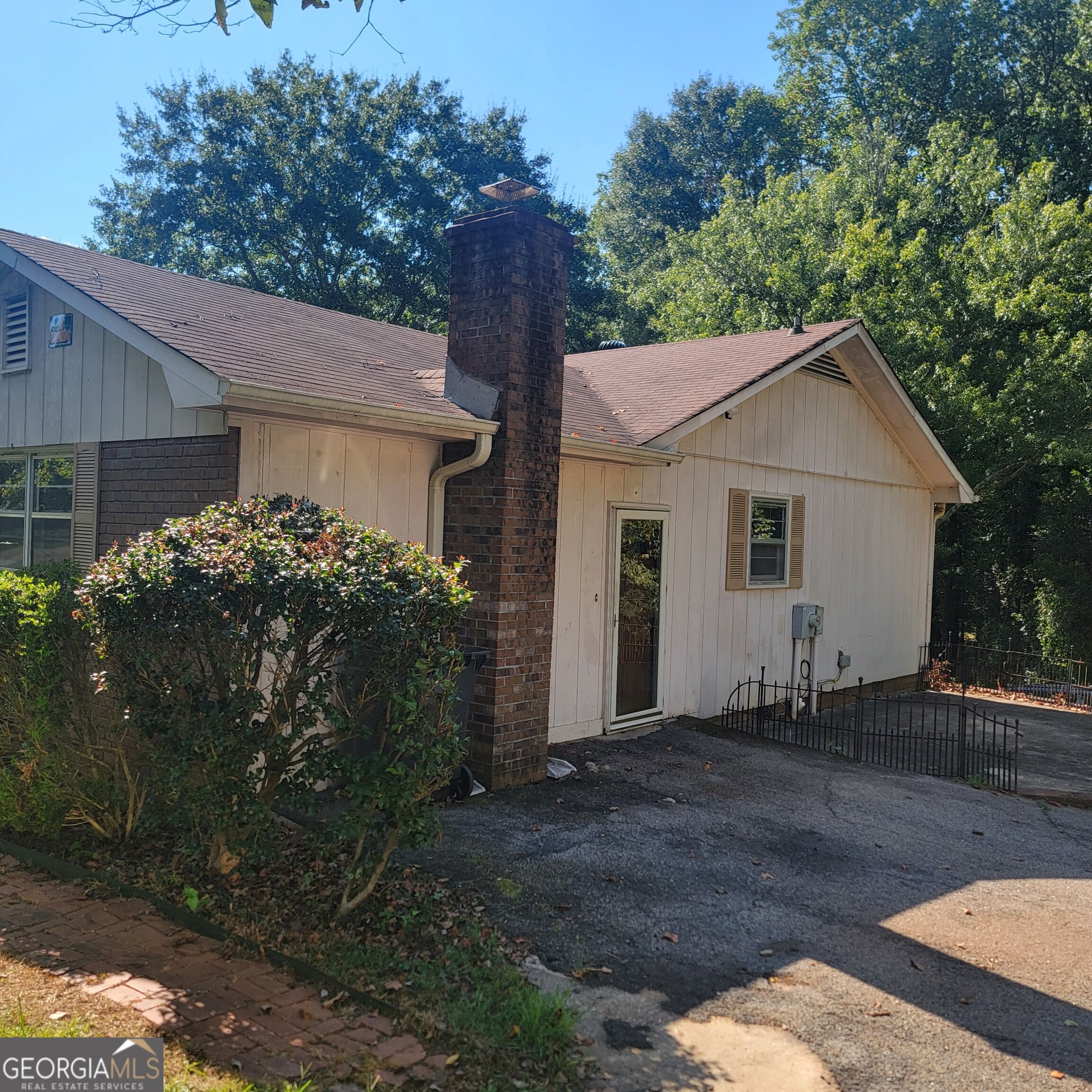 221 Park Hill Drive Property Photo 3