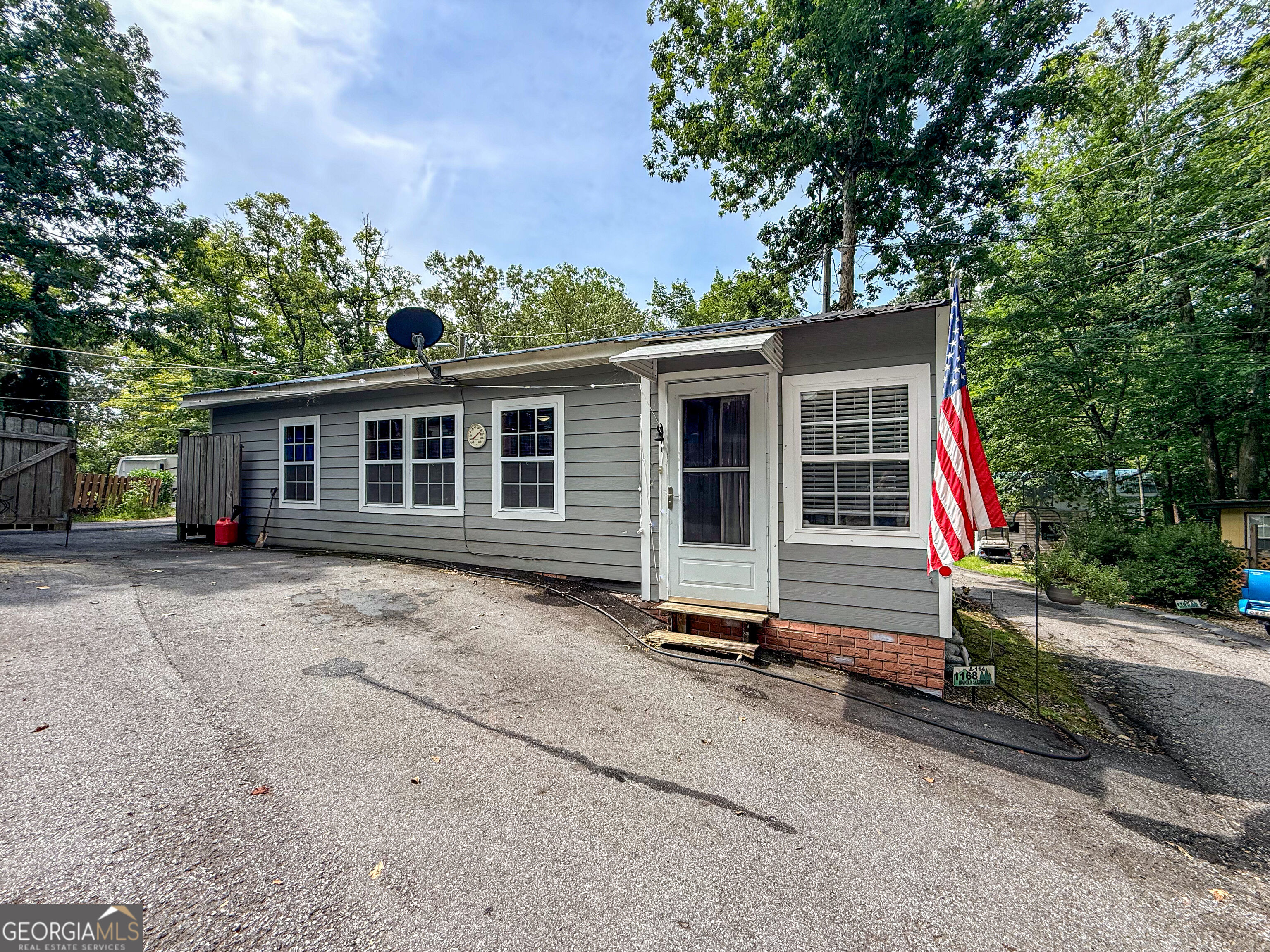 1168 Mountain Shadows Drive Property Photo 1