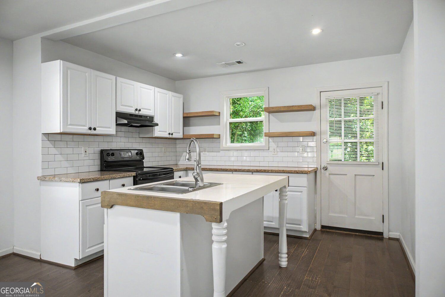 313 Walker Drive Property Photo 4