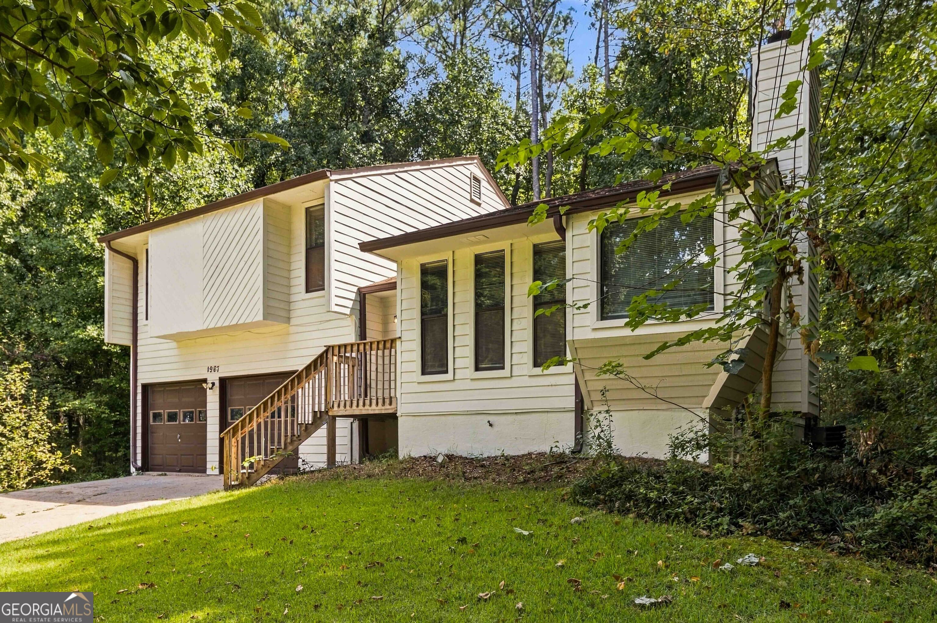 1967 Kelvin Drive Property Photo 2
