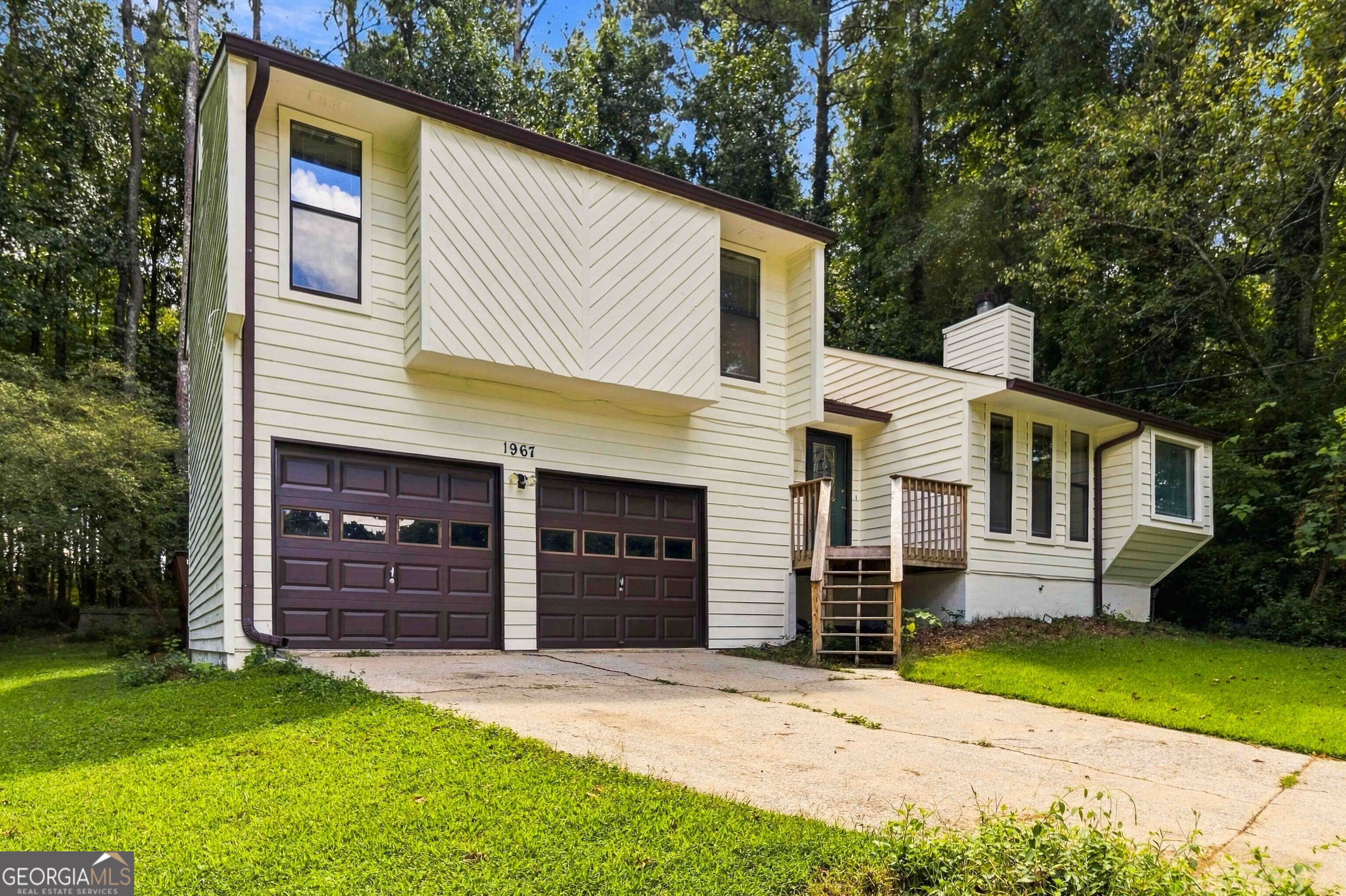 1967 Kelvin Drive Property Photo 3