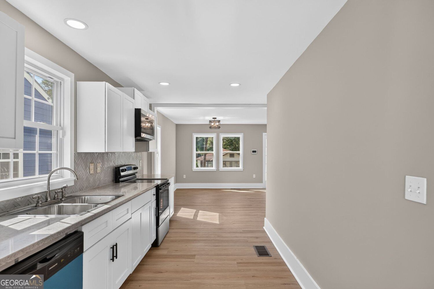 1519 Venetian Drive Sw Property Photo 12