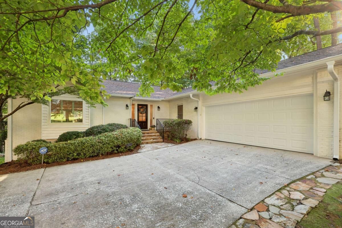 2350 Roxburgh Drive Property Photo 1