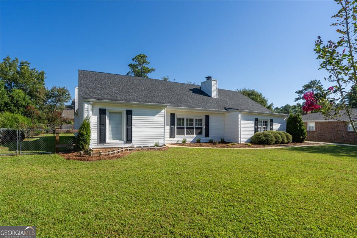 107 Ridge Circle N Property Photo 2