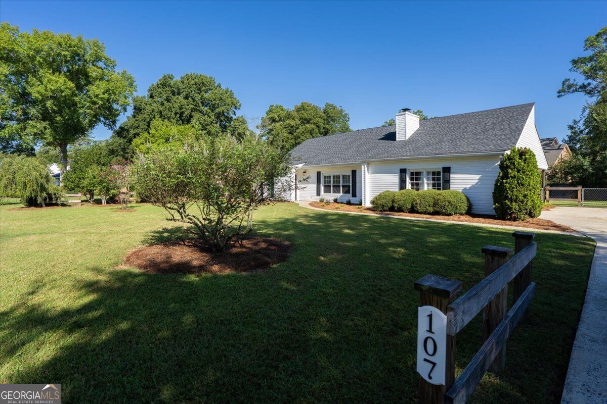 107 Ridge Circle N Property Photo 4